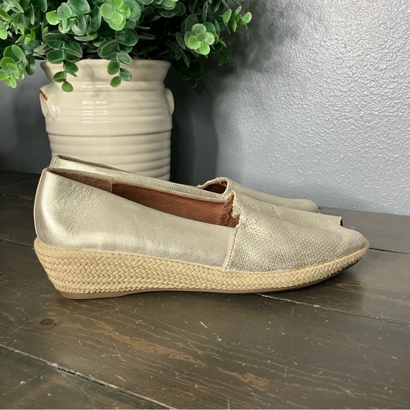 Gentle Souls Wedge Sandals 10 Women’s Gold Tan Espadrille Summer Casual Church - Picture 1 of 13